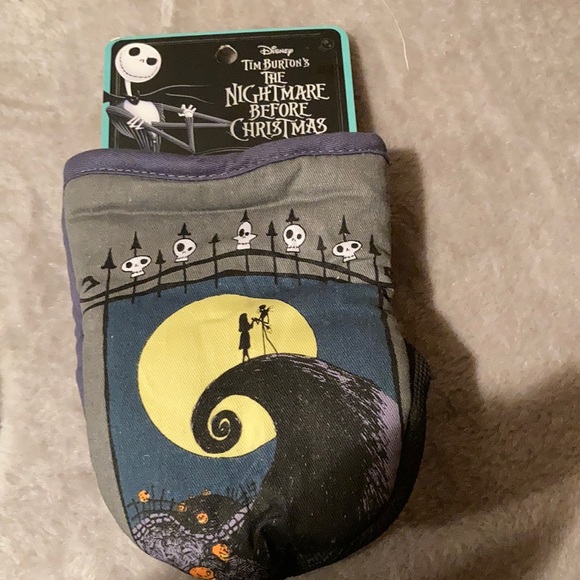 Disney nightmare before Christmas oversized mini over mitts brand new - Picture 1 of 3